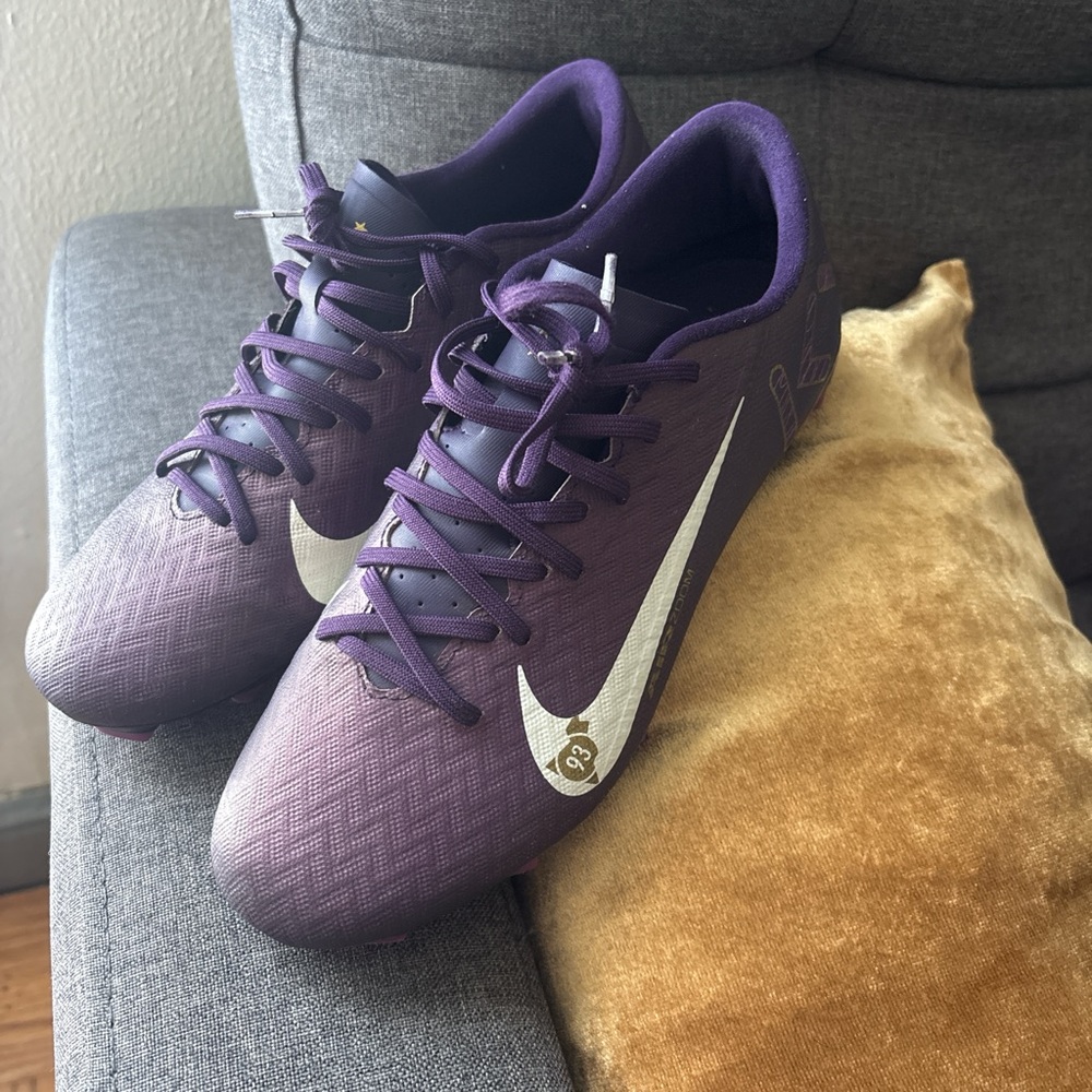 Nike mercurial soccer shoes